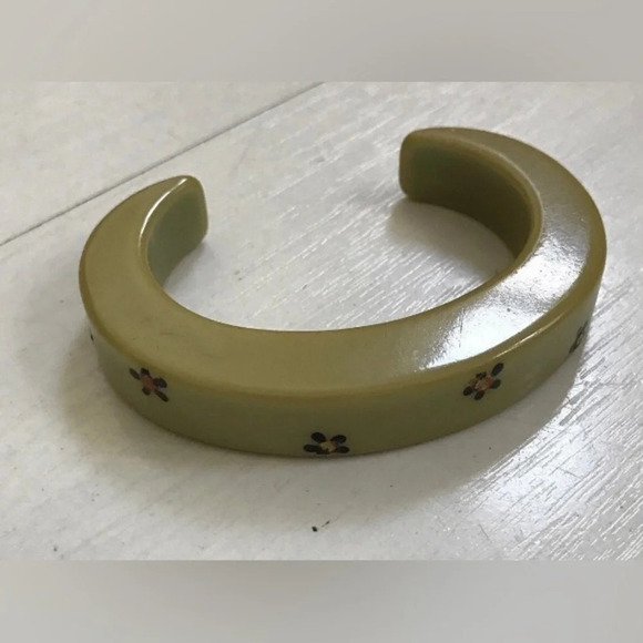 BAKELITE Vintage 1940s Avocado Cuff Bracelet Painted Flowers Simichrome TESTED - Picture 5 of 5